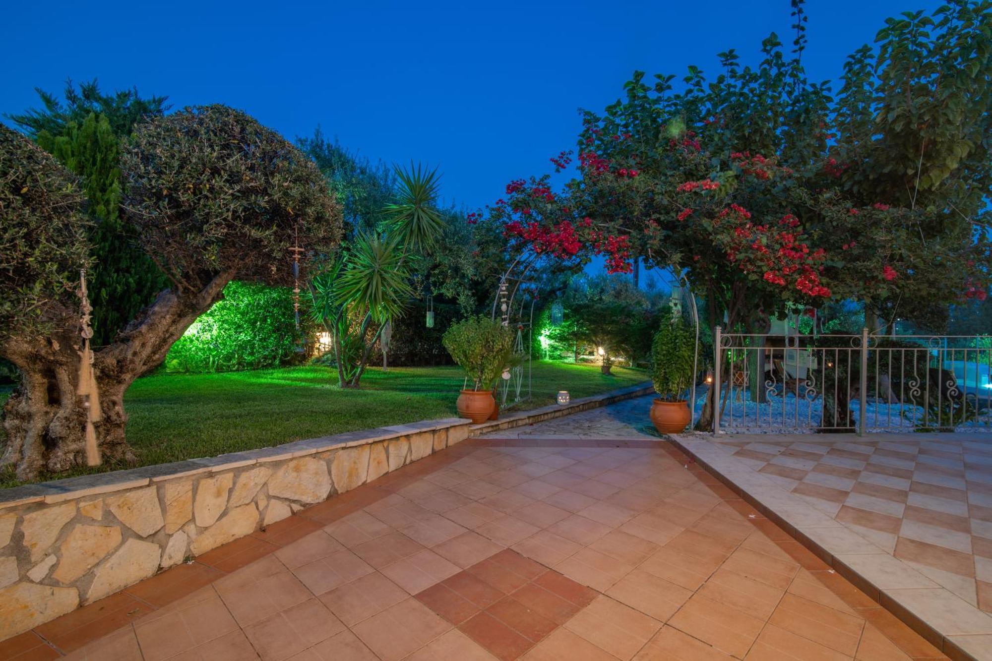 Vrisi Tatil Evi